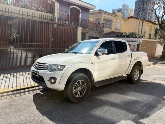 MITSUBISHI L200 TRITON 3.5 HPE 4X4 CD V6 24V FLEX 4P AUTOMÁTICO